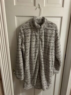 aerie Gray & White Patterned Teddy Fleece